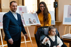 Saeimā notiek Latvijas Reto slimību alianses fotoizstāde “Dzīvība ir vērtība”